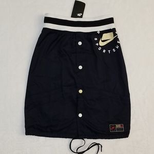 Wmns SMALL Nike NSW skirt